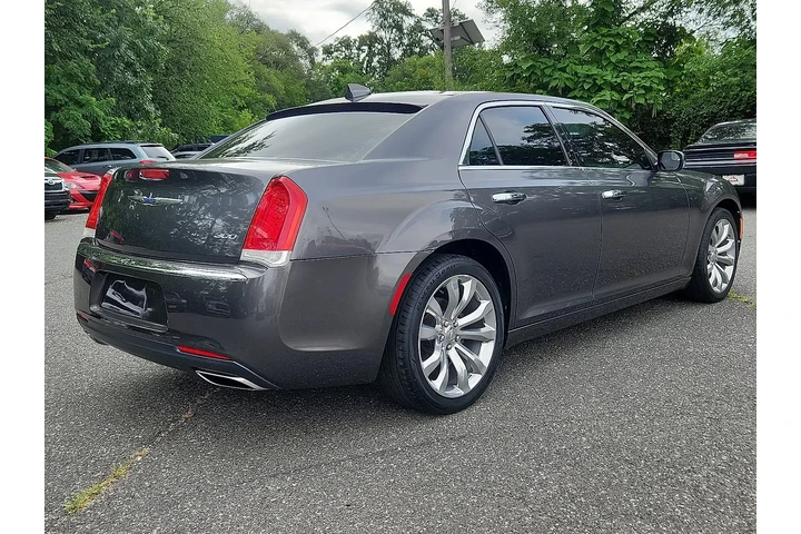 $17695 : Chrysler 300 2019 Limited 4d image 5