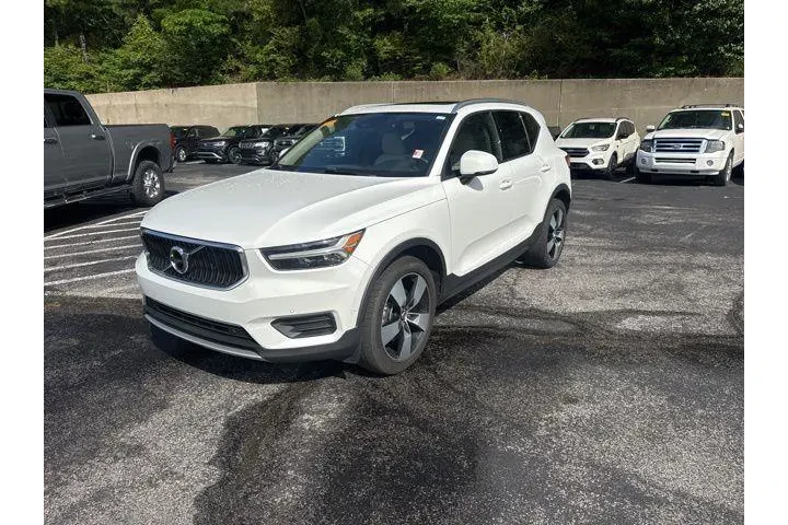 $17690 : Volvo XC40 2019 T4 Momentum image 3
