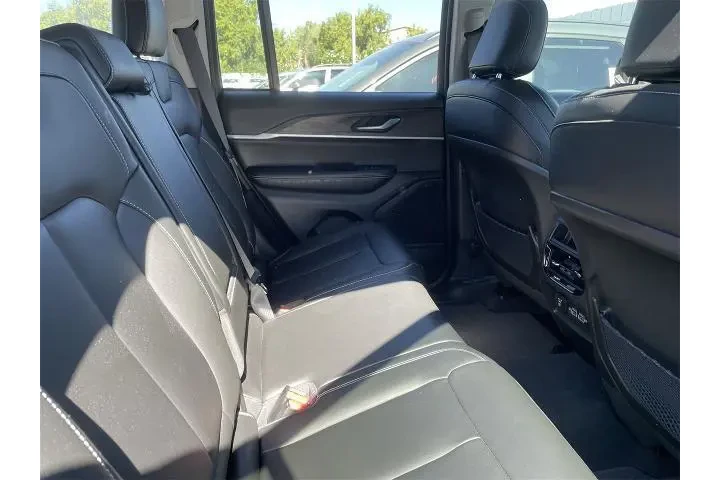 $33999 : Jeep Grand Cherokee 2023 4x4 image 7