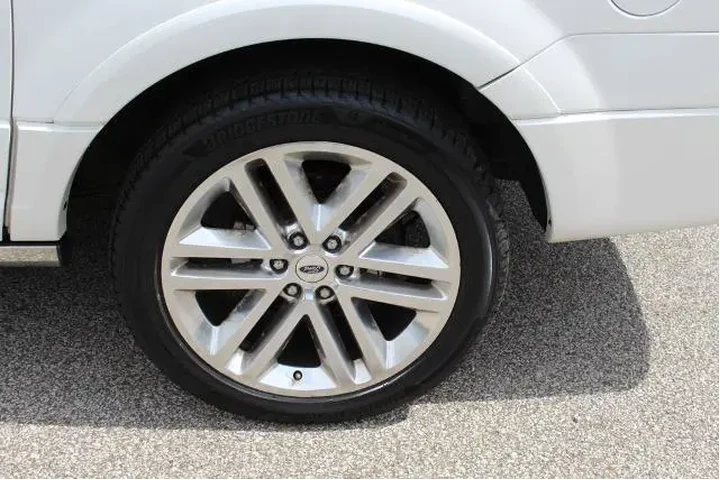 $22988 : Ford Expedition EL 2017 4x4 image 9