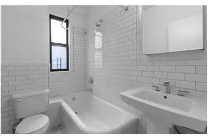 $4200 : Rental property with 1 bedro image 9