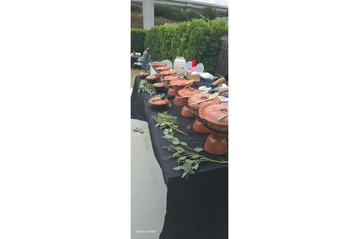 Tacos de guisados con tortilla image 1