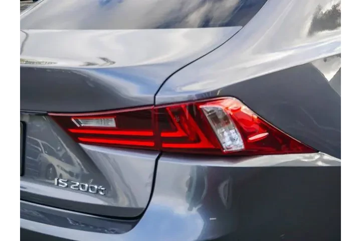 $13492 : Lexus IS 200t 2016 4dr Sedan image 9