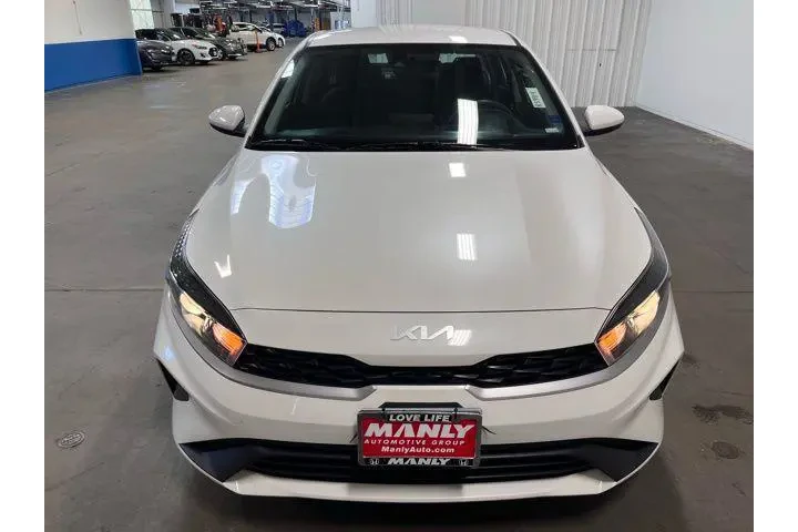 $16407 : Kia Forte 2023 LXS 4dr Sedan image 8