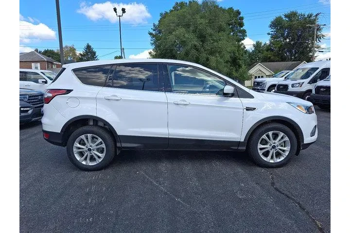 $12028 : Ford Escape 2017 AWD SE 4dr image 8