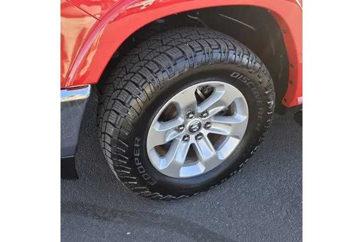 $39888 : Ram 1500 2020 4x4 Laramie 4d image 9