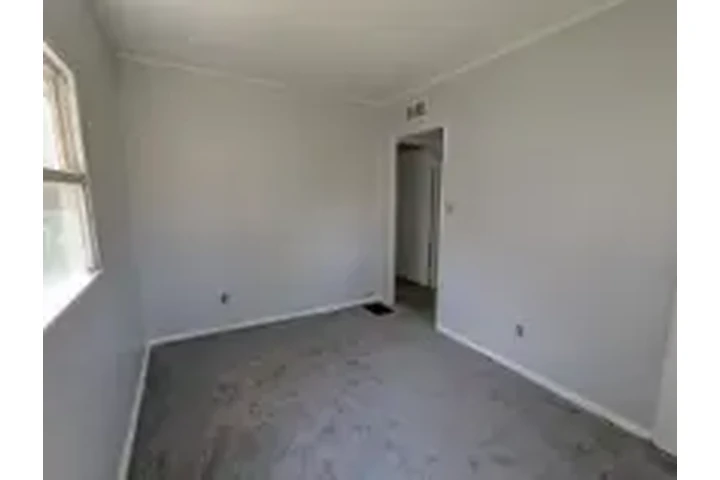 $1400 : Rental property with 3 bedro image 6