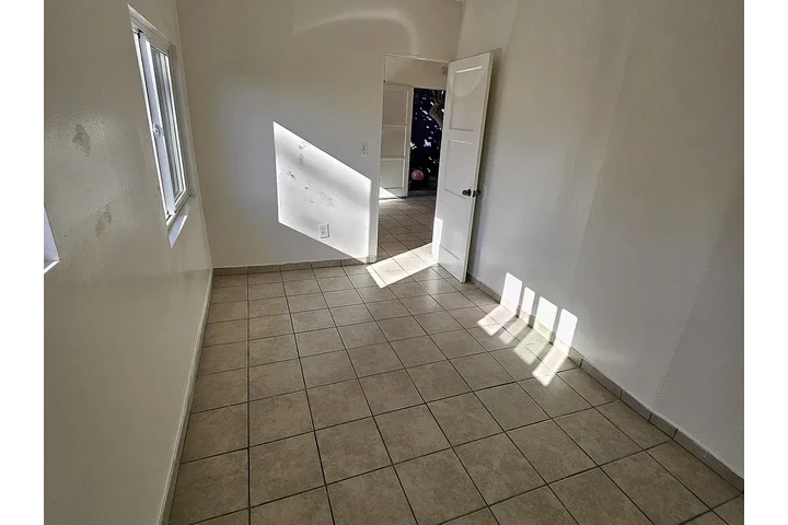 $2600 : Beautiful Home Available image 1