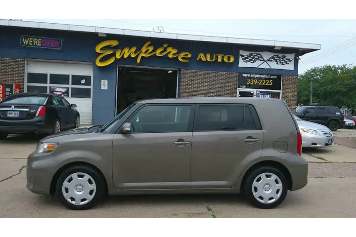 $8999 : 2012 xB image 2