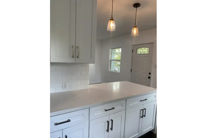 $2200 : Private House image 4