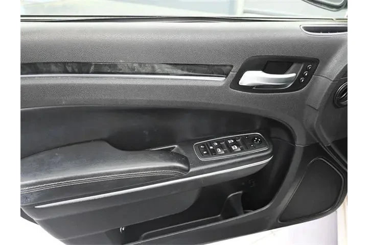 $20869 : Chrysler 300 2020 Limited 4d image 5