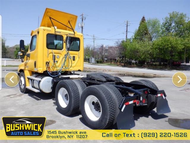 $24995 : Used 2015 CASCADIA Tractor Tr image 5