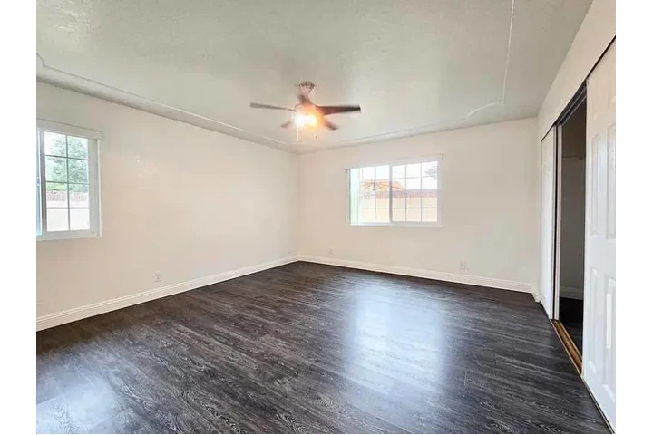 $3200 : Homes with Self-Guided Tours image 3