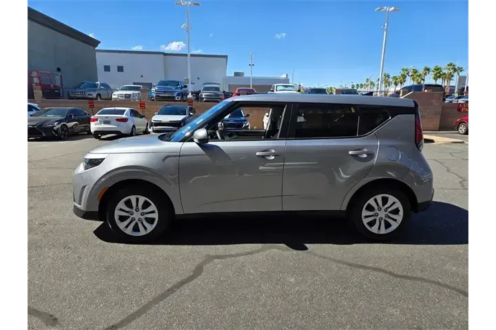 $18250 : Kia Soul 2024 LX 4dr Crossov image 3