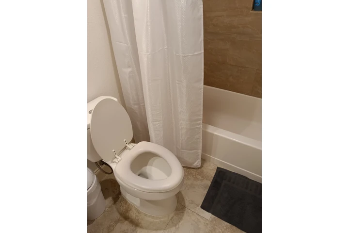 $700 : Santa ana cuarto con parking image 4