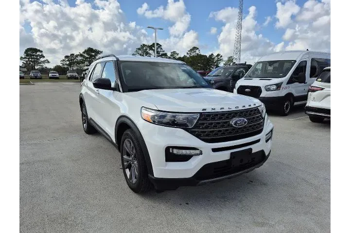 $28591 : Ford Explorer 2023 XLT 4dr S image 2