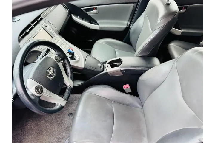 $8990 : 2012 Prius Four image 10