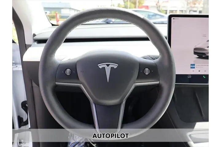 $35990 : Tesla Model Y 2024 AWD Long image 3