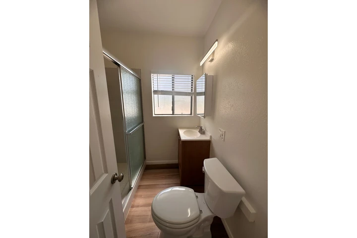 $1550 : Studio 1151 E Appleton St. image 7