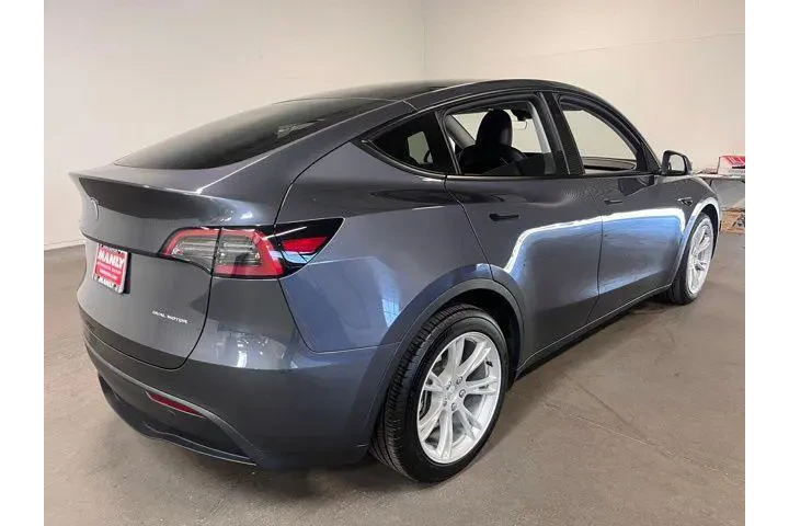 $31943 : Tesla Model Y 2023 AWD Long image 3