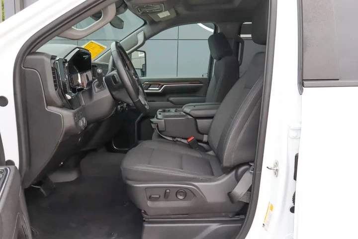 $59988 : 2025 Silverado 2500HD 4WD Cre image 7