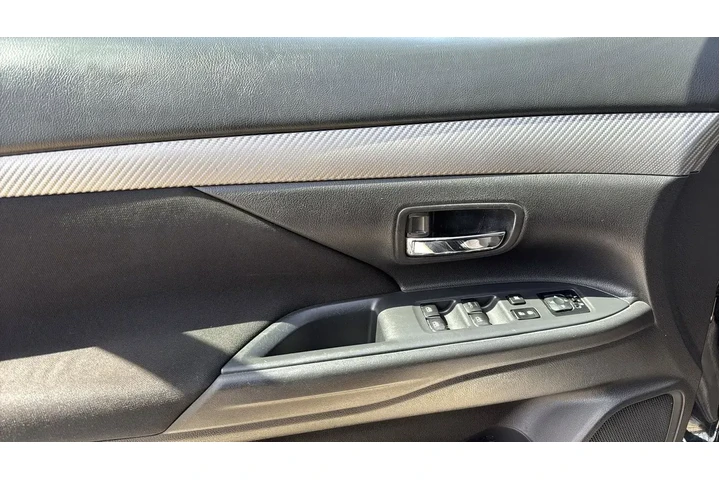 $8973 : Mitsubishi Outlander 2018 AW image 7