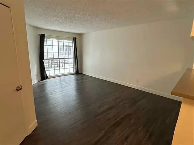 $1814 : Amazing 1 Bed 1 Bathroom image 3