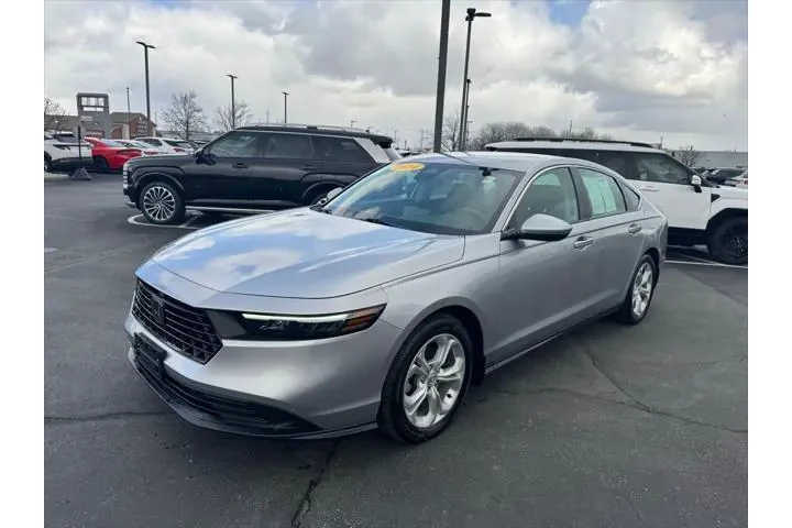 $25990 : Honda Accord 2024 LX 4dr Sed image 3