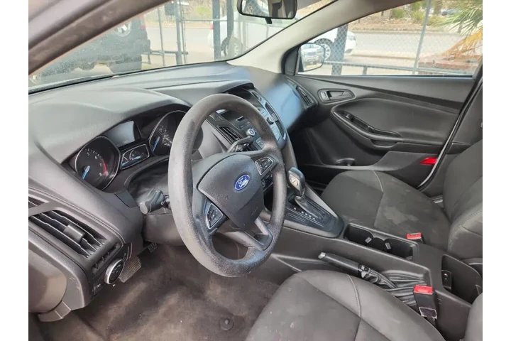 $9489 : 2017 Focus image 5