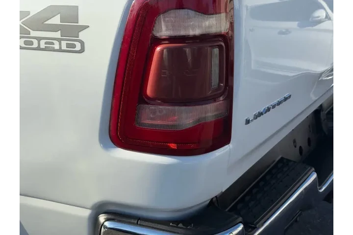 $27995 : 2019 RAM 1500 Limited image 10