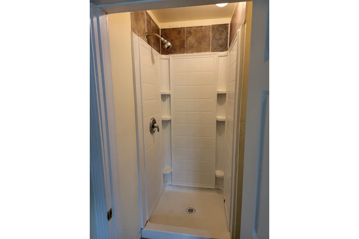 $1000 : NORWALK-Room for Rent image 6