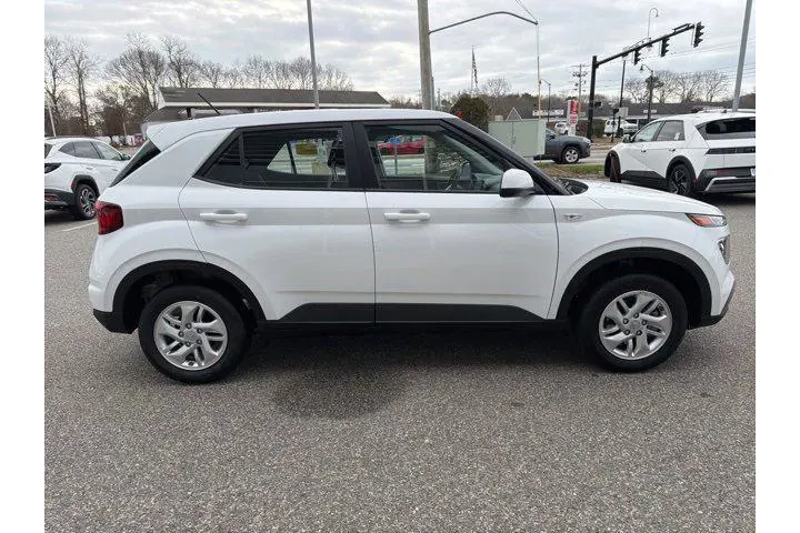 $20977 : Hyundai VENUE 2026 SE 4dr Cr image 4