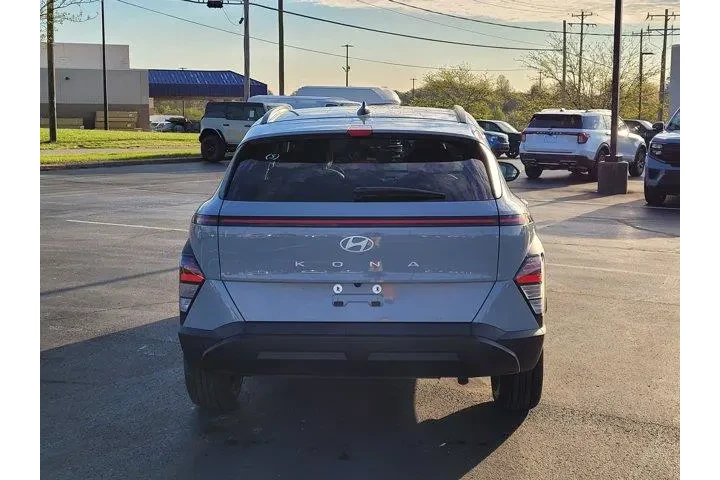 $24798 : Hyundai KONA 2025 SEL 4dr Cr image 4
