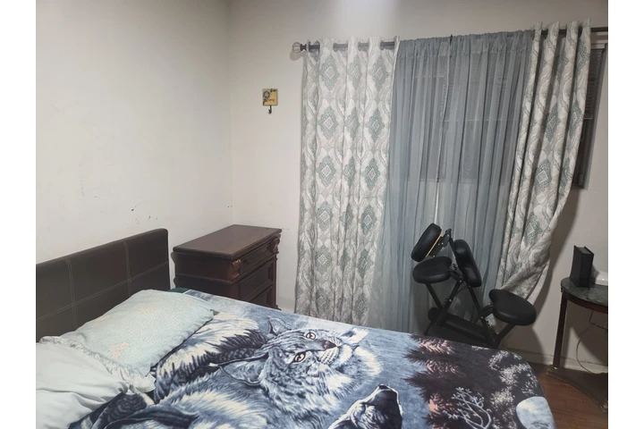 $1000 : Rento Recamara Amueblada image 4