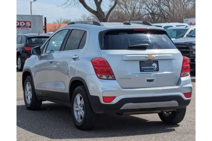 $9472 : 2017 Trax LT image 10