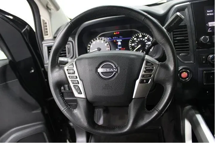 $33959 : Nissan Titan 2023 4x2 SV 4dr image 9