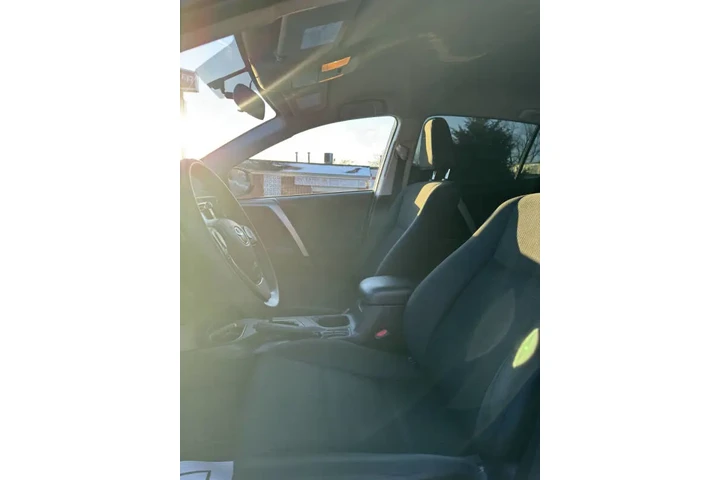 $14650 : 2016 RAV4 LE image 8