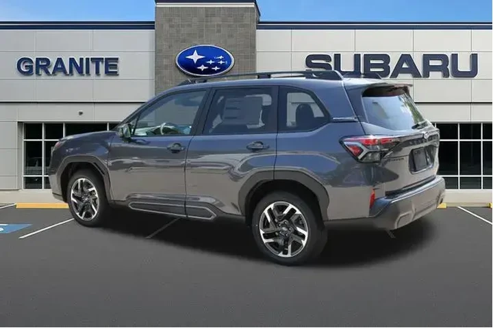 $38981 : Subaru Forester 2025 AWD Lim image 6