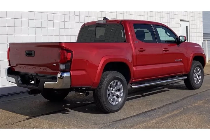 $18000 : 2018 Toyota Tacoma SR5 image 4