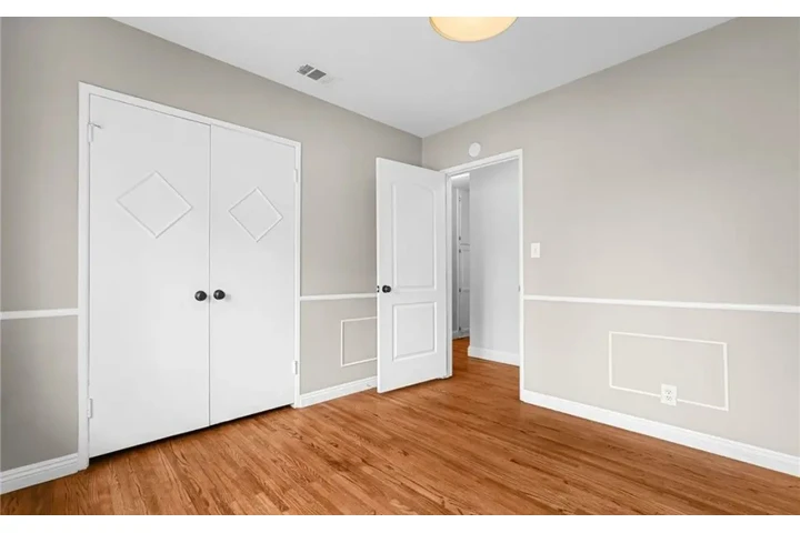 $2375 : 3Bed 2Bath Home in Los Angele image 5