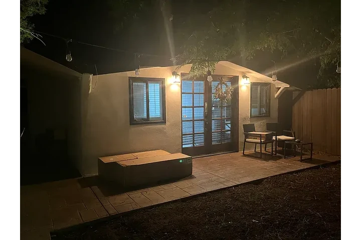 $1050 : Beautifu 1bd 1ba at Riverside image 1