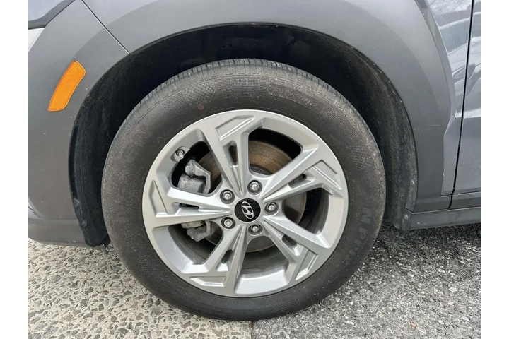 $19985 : Hyundai KONA 2023 AWD SEL 4d image 5