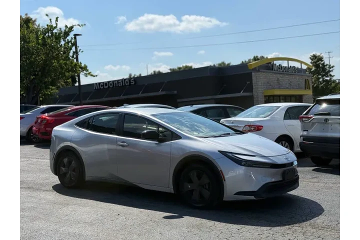 $20995 : 2023 Prius LE image 6