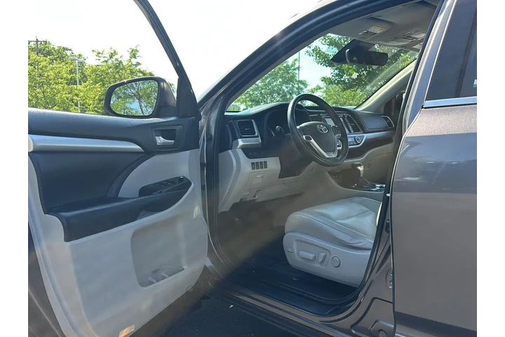 $20299 : 2018 Highlander XLE image 2