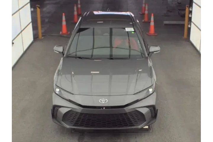 Toyota Camry 2025 SE 4dr Sed image 2