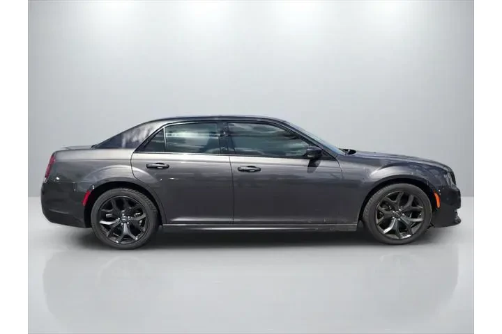 $29999 : Chrysler 300 2023 Touring L image 4