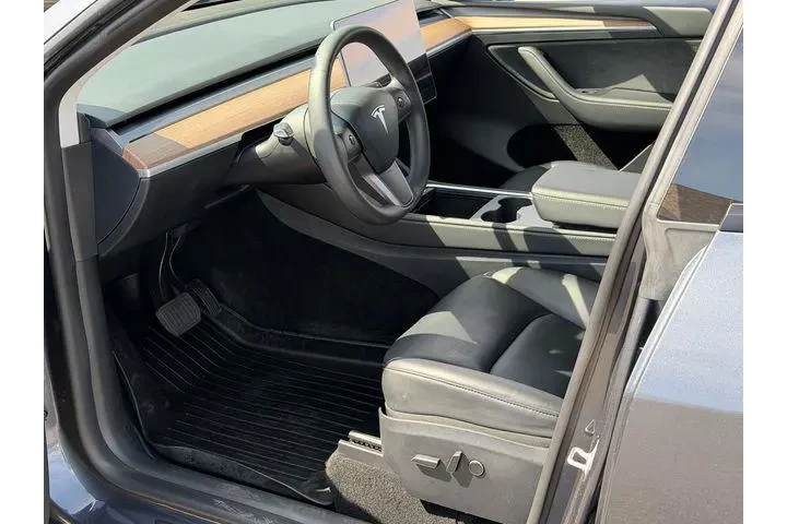 $32988 : Tesla Model Y 2023 AWD Long image 10