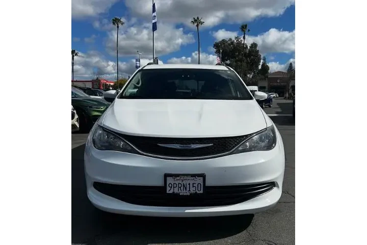 $18988 : Chrysler Voyager 2020 LXi 4d image 1