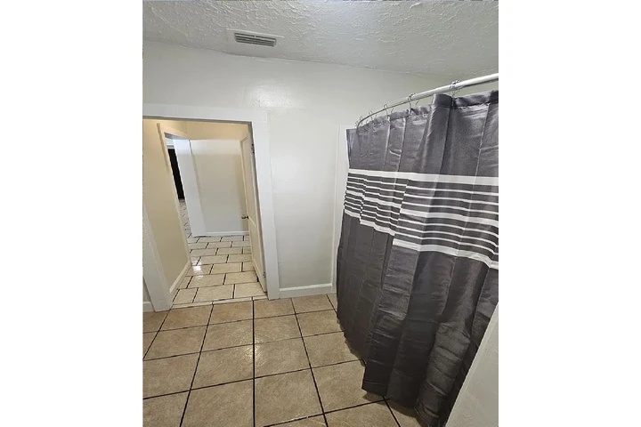 $900 : charming 2-bedroom 1-bed image 5