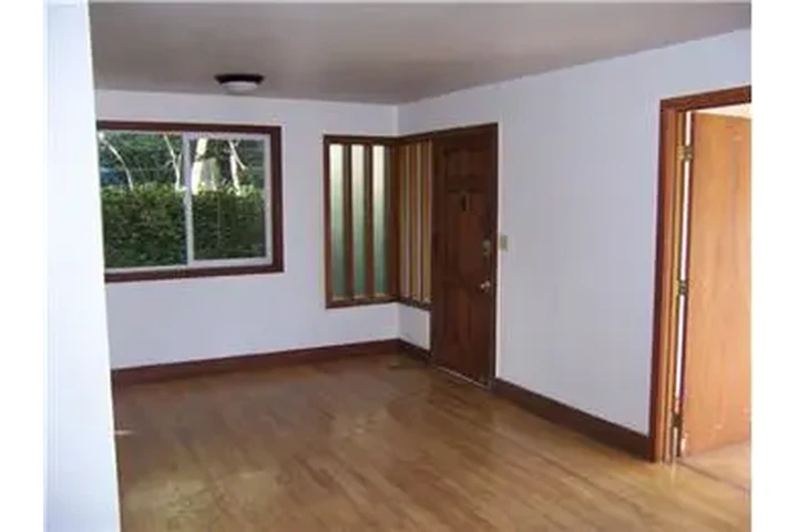 $710 : Rental property with 1 bedro image 5